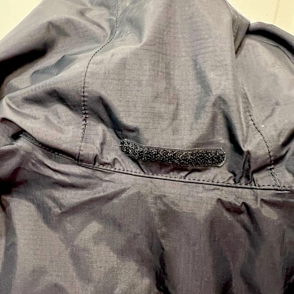 North Face Windbreaker - Picture 5 of 9